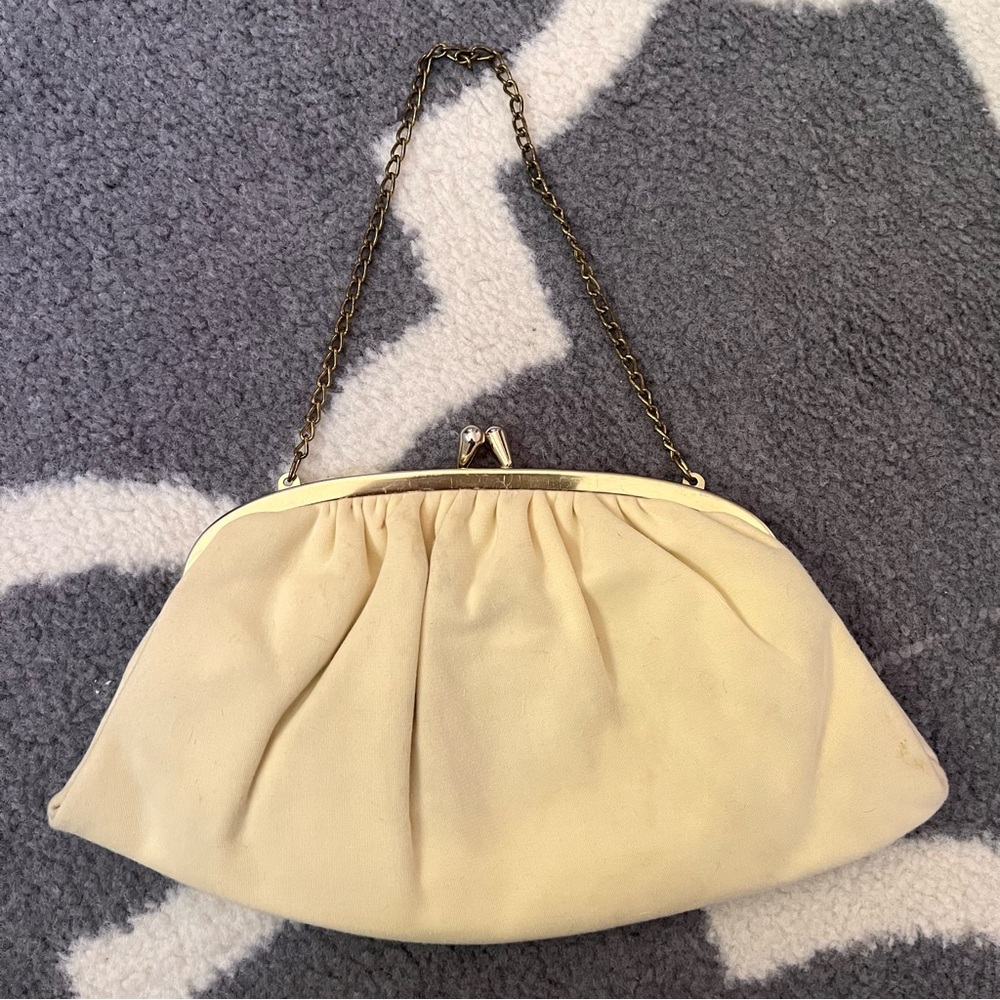 VINTAGE butter yellow creamy fabric coin top snap purse clutch evening or day60s